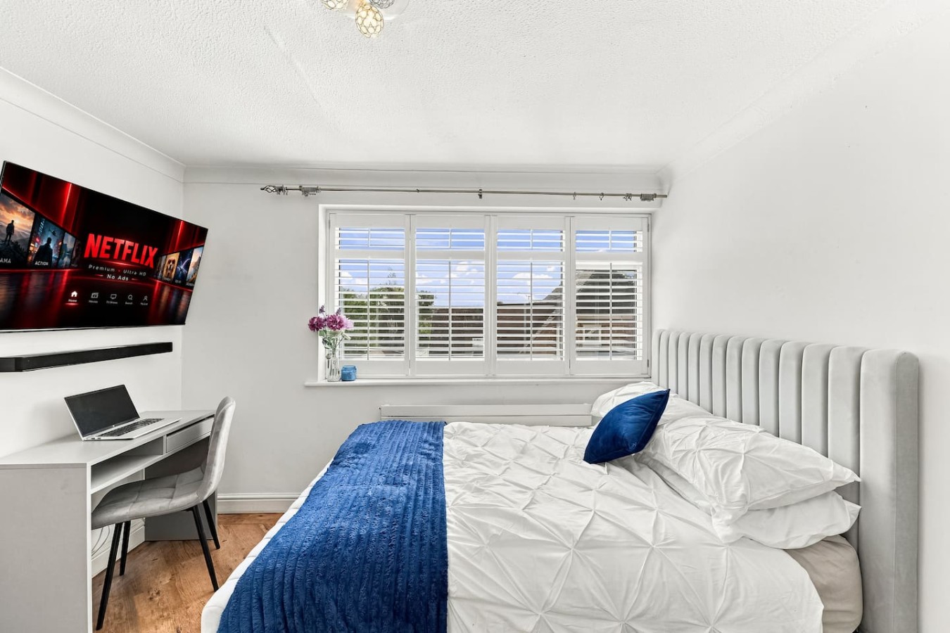 Ashcombe House • Sleeps 9 • Pool Table • Office / Snug Room • Sky TV • Xbox • Driveway Parking in Broadview Gardens - Property image 21 - VivreStays