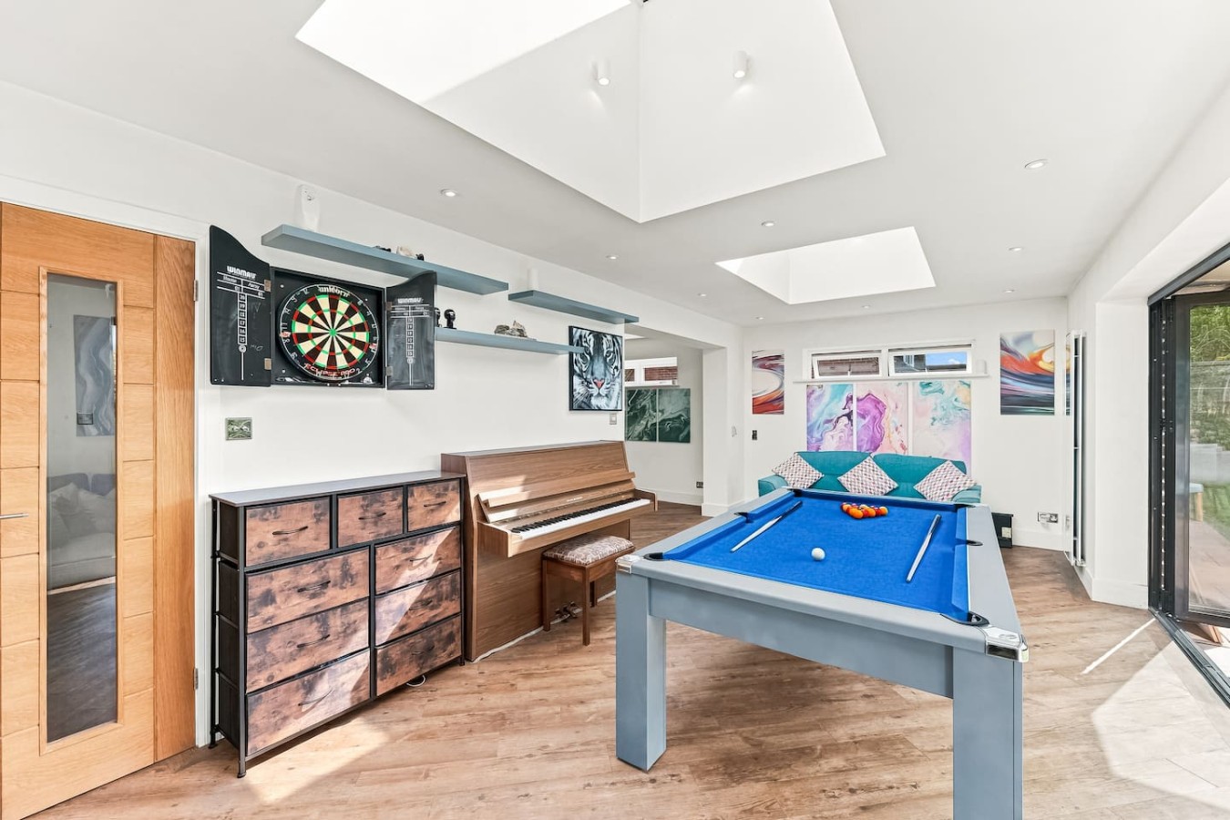 Ashcombe House • Sleeps 9 • Pool Table • Office / Snug Room • Sky TV • Xbox • Driveway Parking in Broadview Gardens - Property image 4 - VivreStays