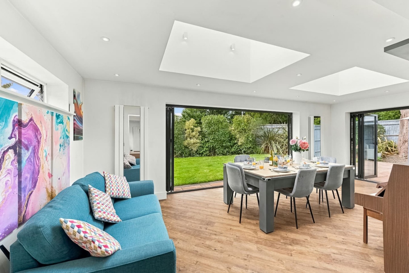 Ashcombe House • Sleeps 9 • Pool Table • Office / Snug Room • Sky TV • Xbox • Driveway Parking in Broadview Gardens - Property image 2 - VivreStays