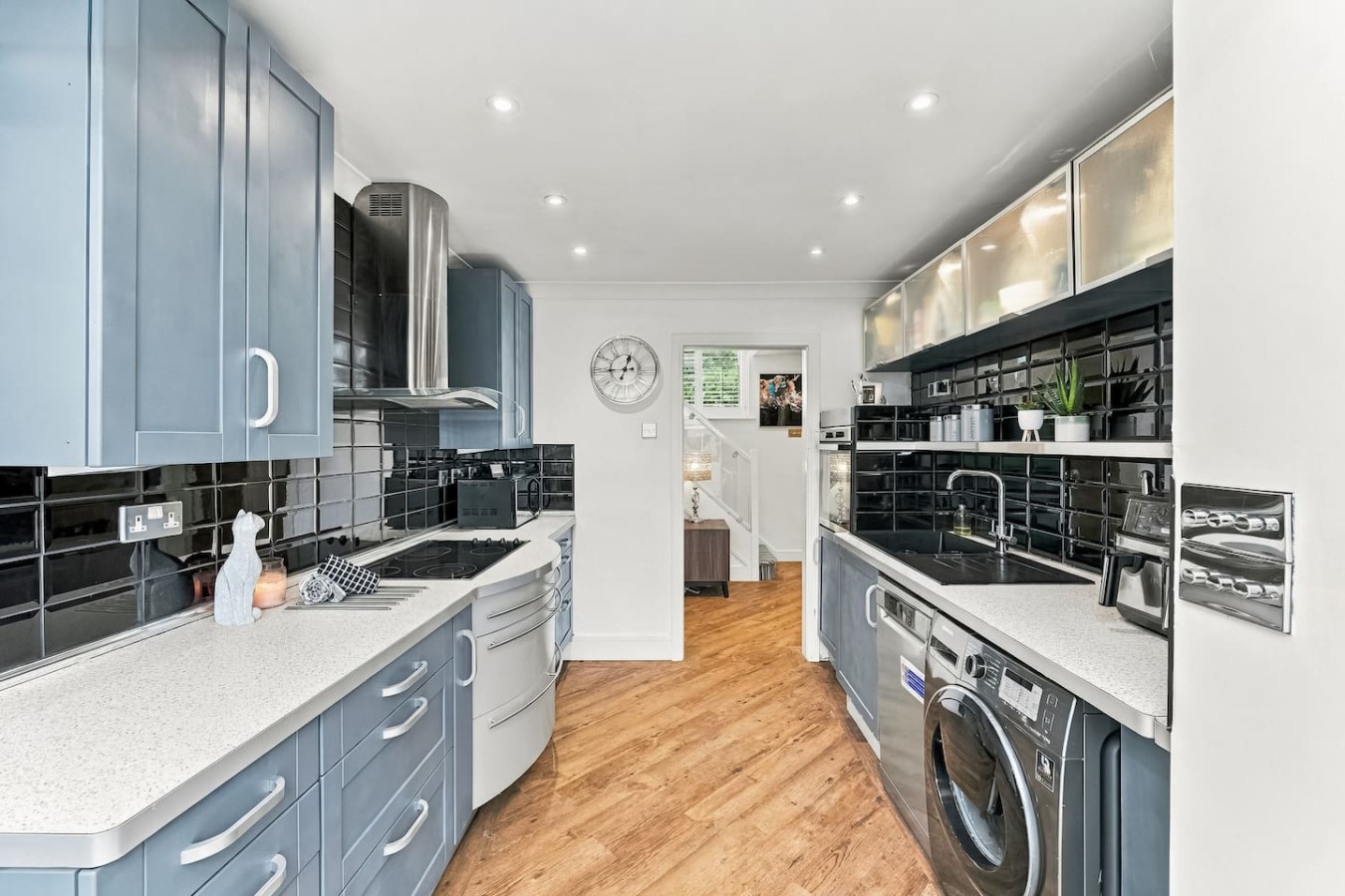 Ashcombe House • Sleeps 9 • Pool Table • Office / Snug Room • Sky TV • Xbox • Driveway Parking in Broadview Gardens - Property image 12 - VivreStays