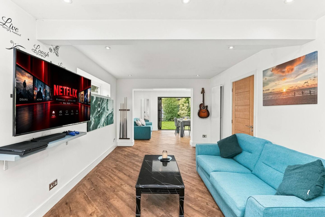 Ashcombe House • Sleeps 9 • Pool Table • Office / Snug Room • Sky TV • Xbox • Driveway Parking in Broadview Gardens - Property image 9 - VivreStays