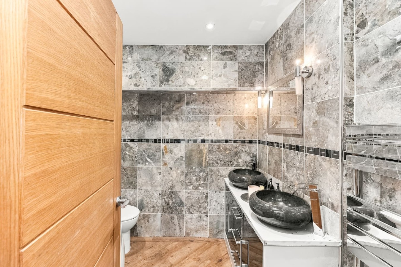 Ashcombe House • Sleeps 9 • Pool Table • Office / Snug Room • Sky TV • Xbox • Driveway Parking in Broadview Gardens - Property image 33 - VivreStays