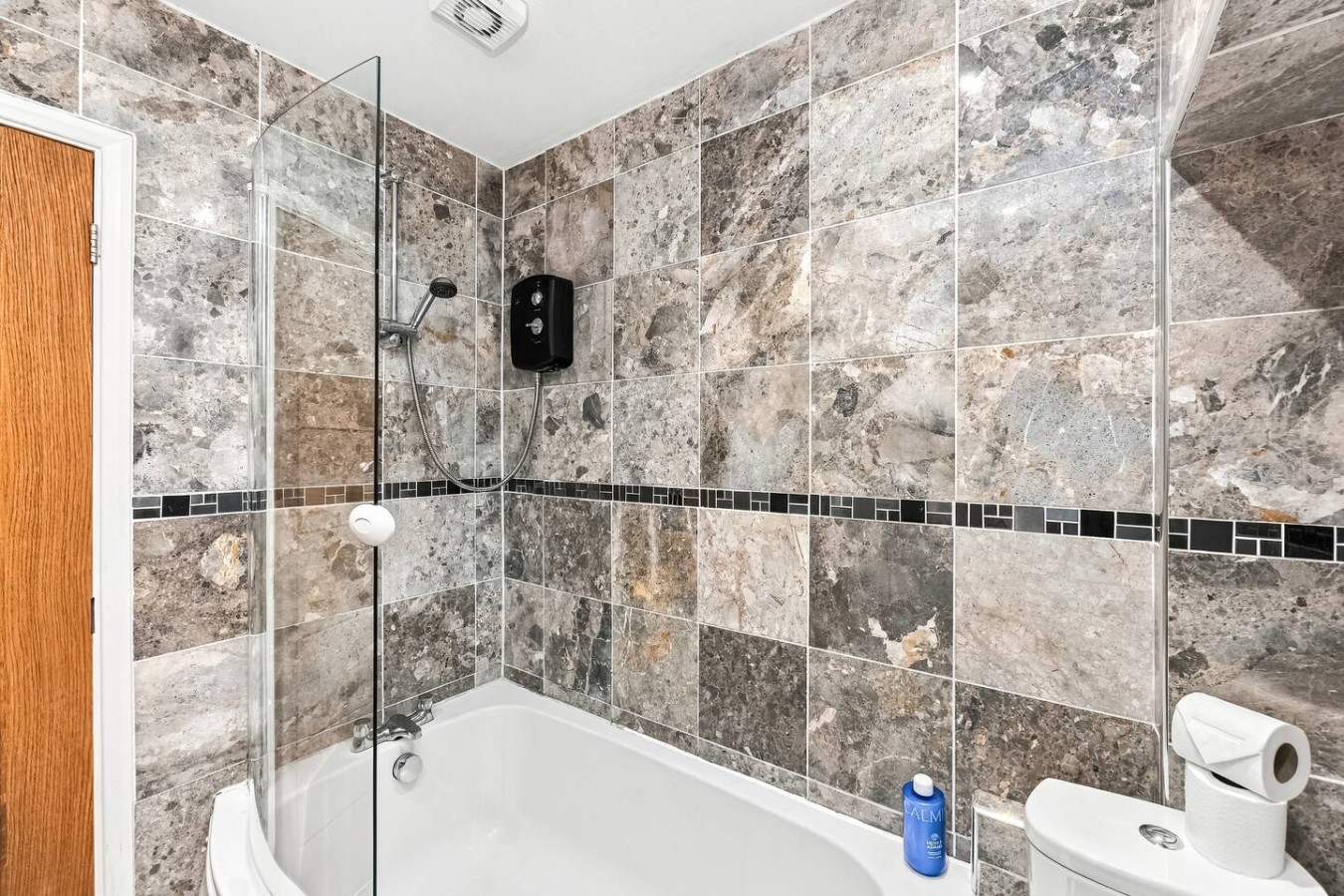 Ashcombe House • Sleeps 9 • Pool Table • Office / Snug Room • Sky TV • Xbox • Driveway Parking in Broadview Gardens - Property image 34 - VivreStays