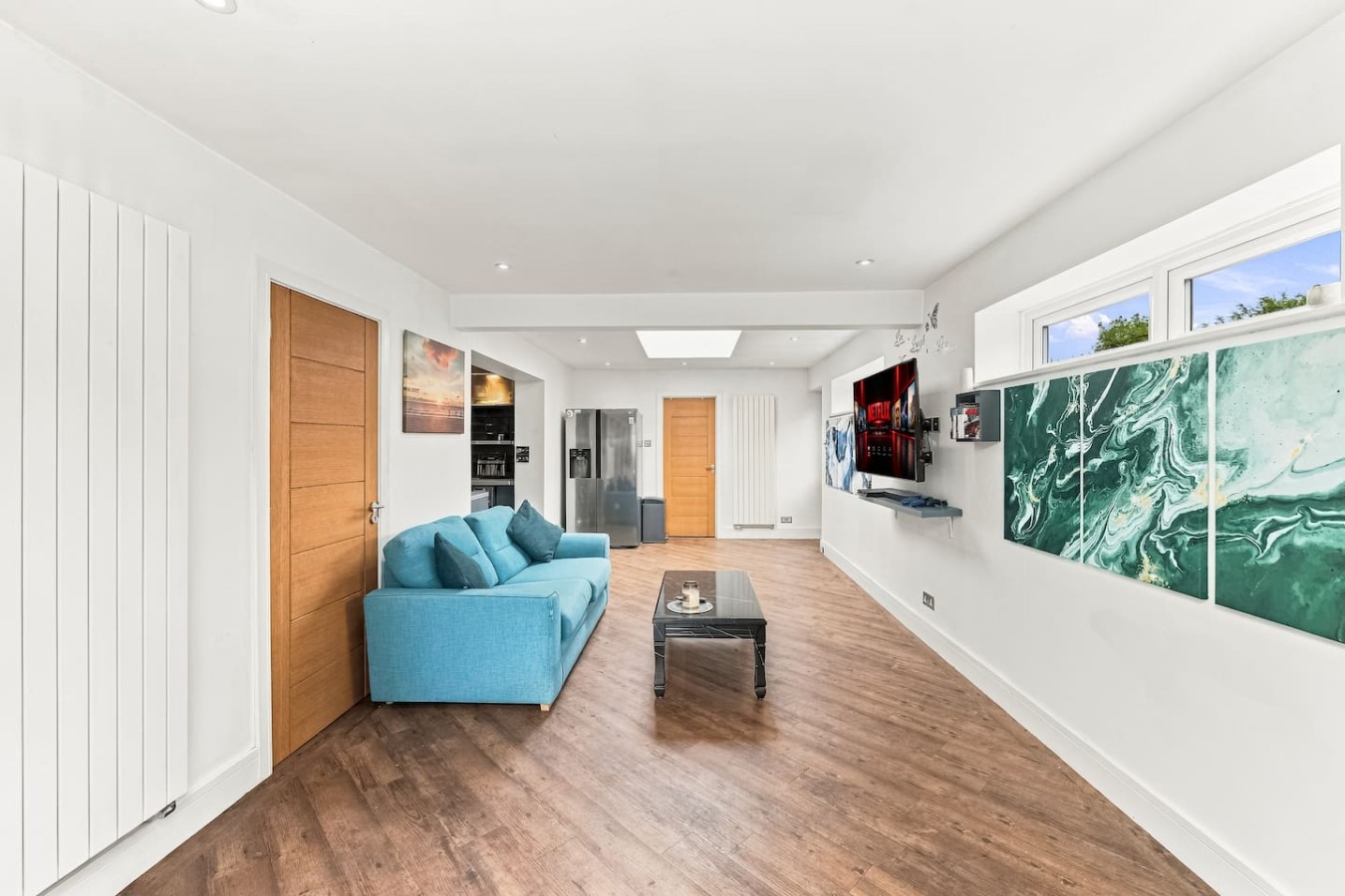 Ashcombe House • Sleeps 9 • Pool Table • Office / Snug Room • Sky TV • Xbox • Driveway Parking in Broadview Gardens - Property image 10 - VivreStays