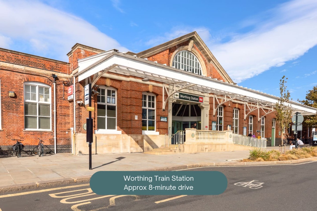 Ashcombe House • Sleeps 9 • Pool Table • Office / Snug Room • Sky TV • Xbox • Driveway Parking in Broadview Gardens - Property image 47 - VivreStays