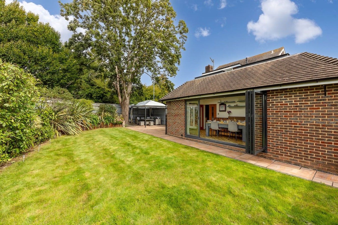 Ashcombe House • Sleeps 9 • Pool Table • Office / Snug Room • Sky TV • Xbox • Driveway Parking in Broadview Gardens - Property image 7 - VivreStays