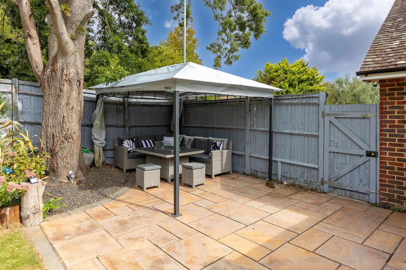 Ashcombe House • Sleeps 9 • Pool Table • Office / Snug Room • Sky TV • Xbox • Driveway Parking in Broadview Gardens - Property image 8 - VivreStays