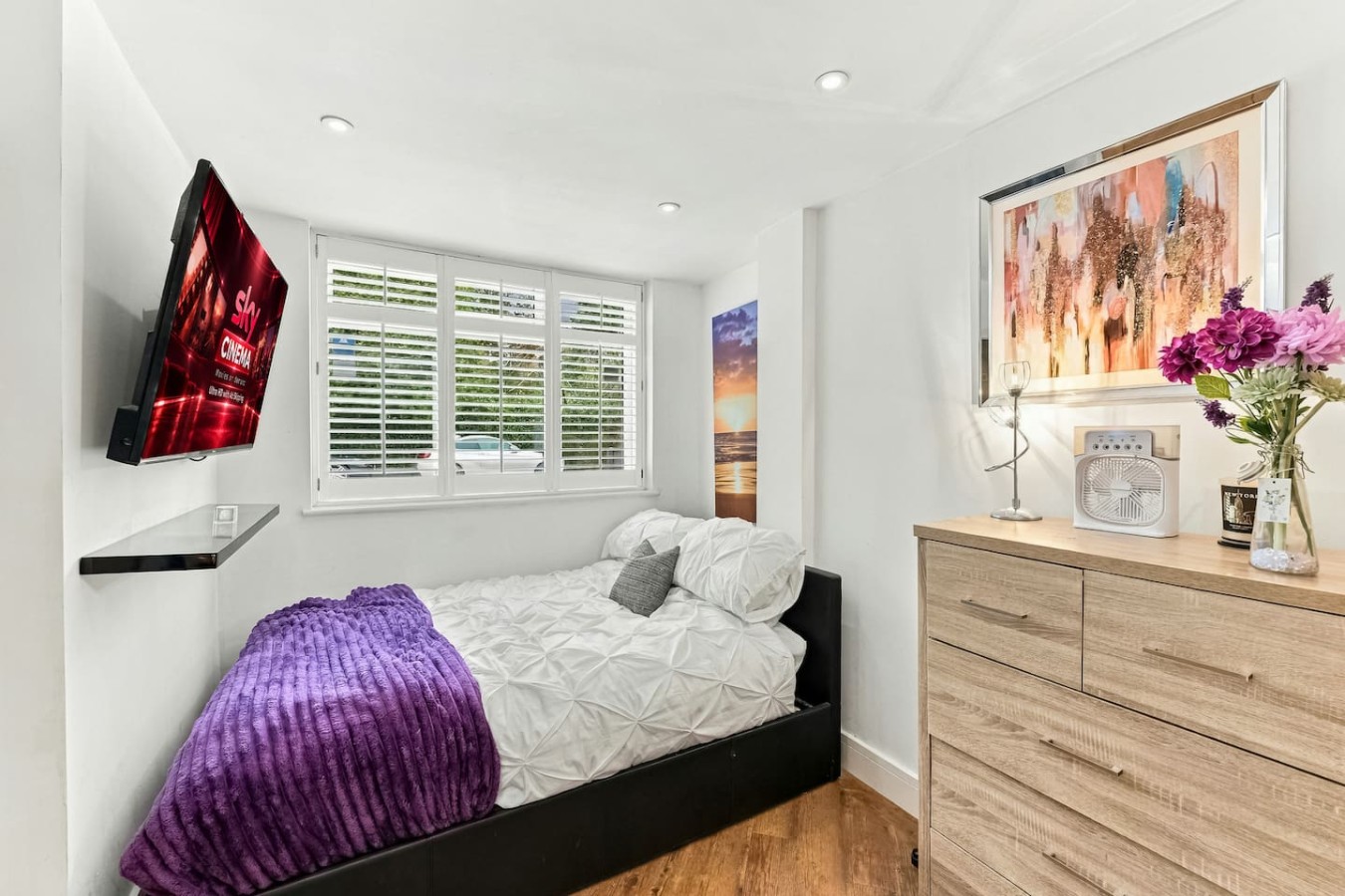 Ashcombe House • Sleeps 9 • Pool Table • Office / Snug Room • Sky TV • Xbox • Driveway Parking in Broadview Gardens - Property image 31 - VivreStays