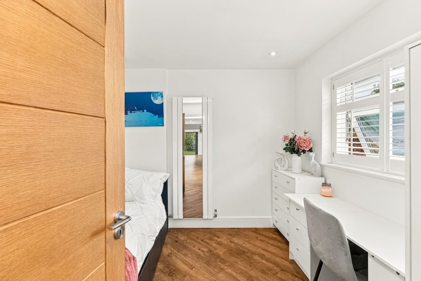 Ashcombe House • Sleeps 9 • Pool Table • Office / Snug Room • Sky TV • Xbox • Driveway Parking in Broadview Gardens - Property image 36 - VivreStays