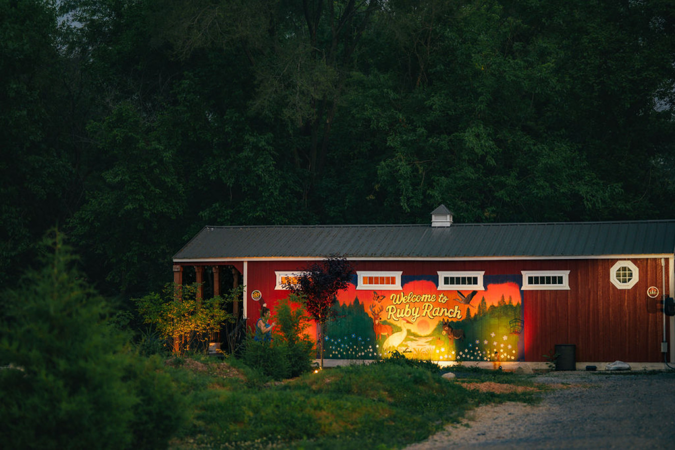 Ruby’s Red Cabin Hot Tub Nature Horses Indy - Indianápolis, IN
