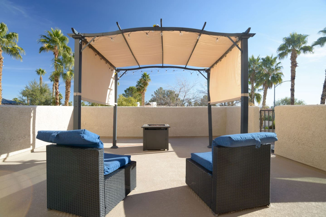 The Vegas Villa Oasis in the desert.  Take an extended retreat - Photo 8