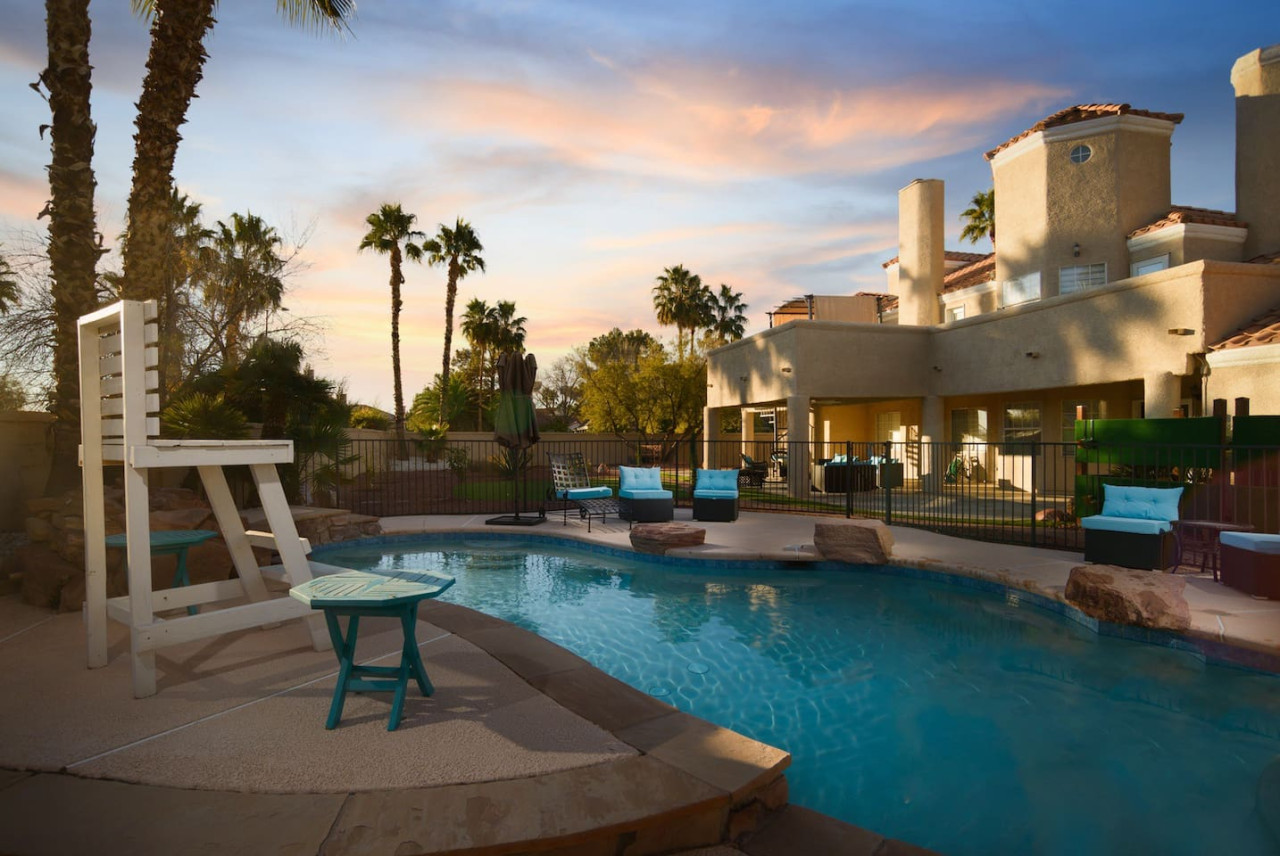The Vegas Villa Oasis in the desert.  Take an extended retreat - Photo 1