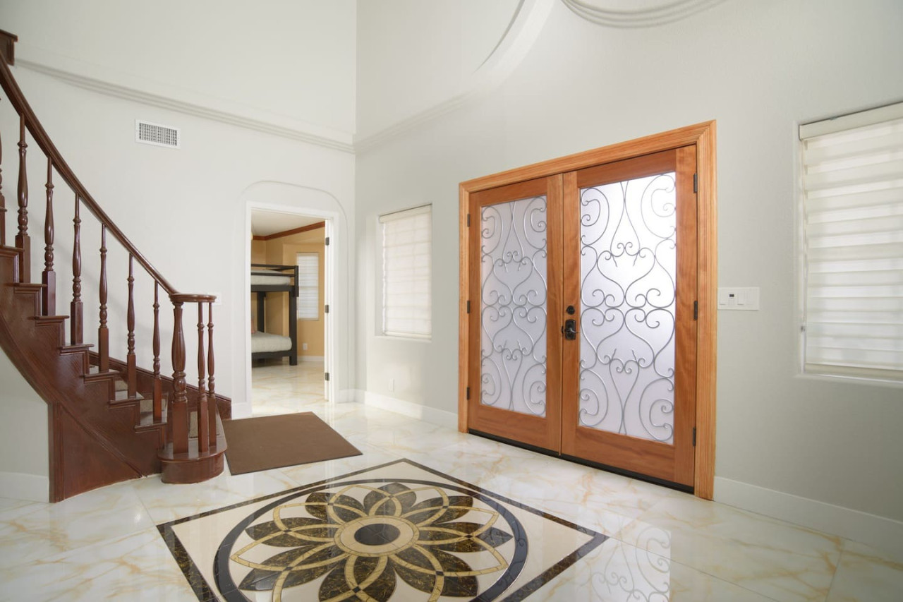 The Vegas Villa Oasis in the desert.  Take an extended retreat - Photo 11