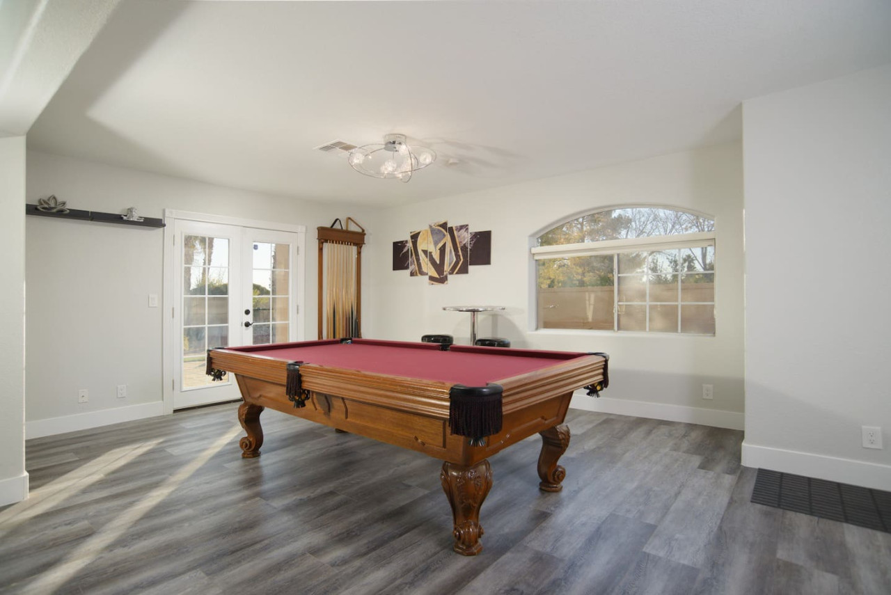 The Vegas Villa Oasis in the desert.  Take an extended retreat - Photo 3