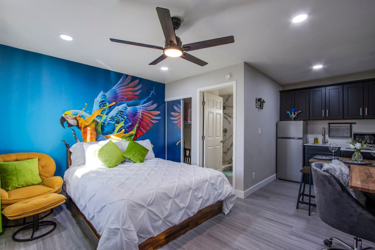 Vibrant Downtown Arts Vibes Studio Loft - Photo 1
