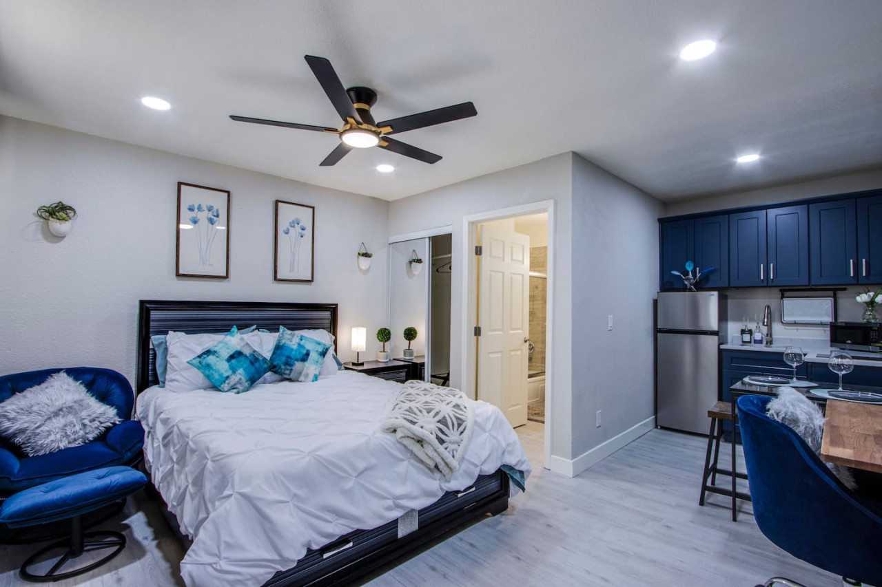 Downtown Arts Vibes - Lively Studio Loft - Photo 3