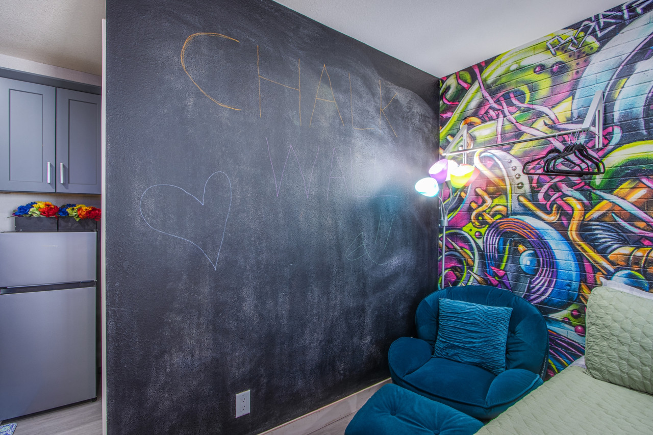 Creative Vibes Arts District Inspired Studio Loft - Photo 6