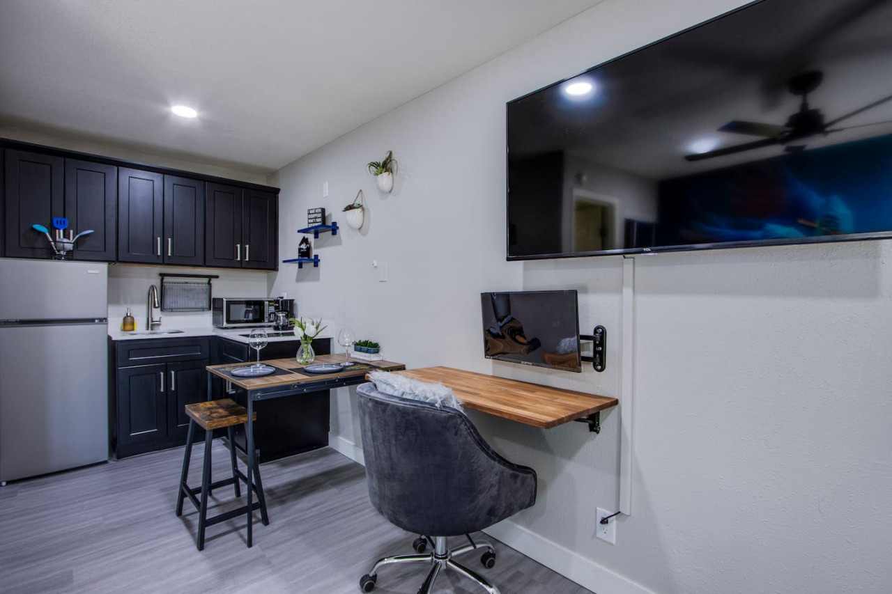 Cozy Studio Loft in the Cultural Arts District - Photo 2