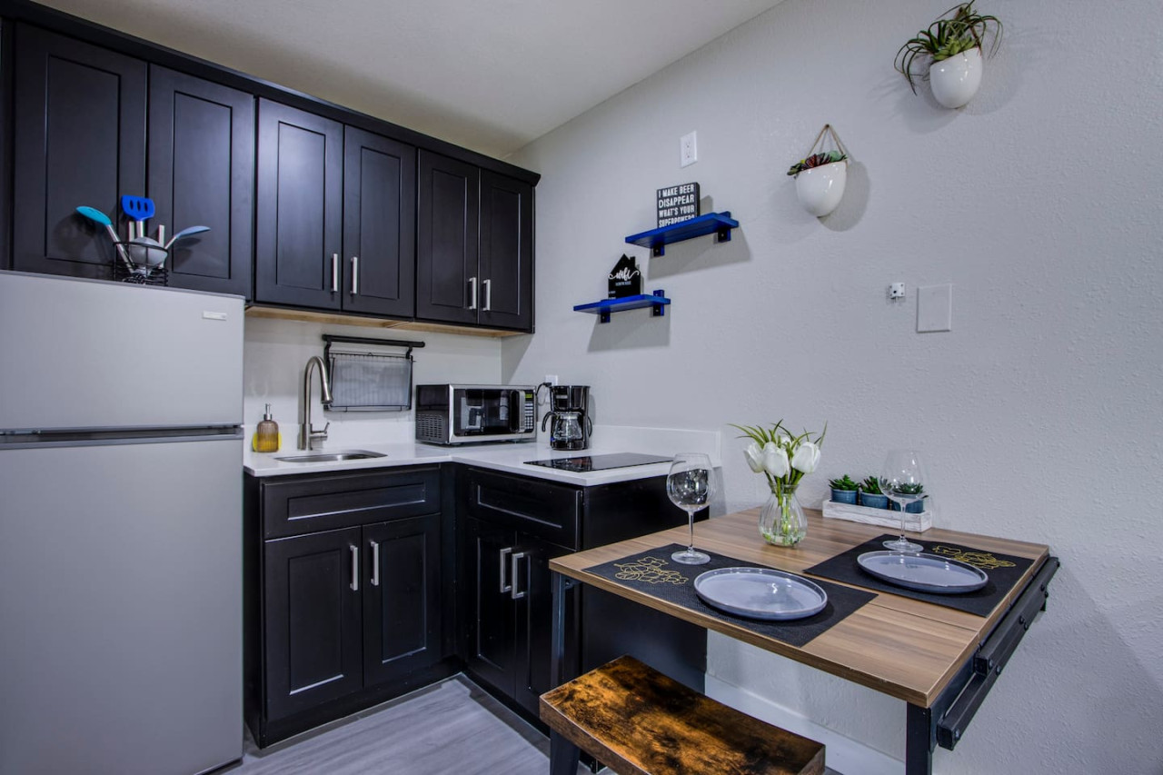 Cozy Studio Loft in the Cultural Arts District - Photo 4