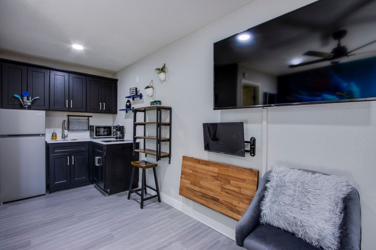 Cozy Studio Loft in the Cultural Arts District - Photo 6