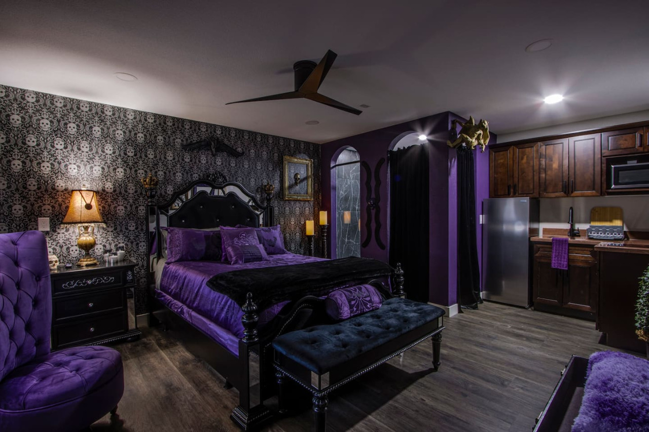 Unique Arts District Studio Loft - "The Raven"
