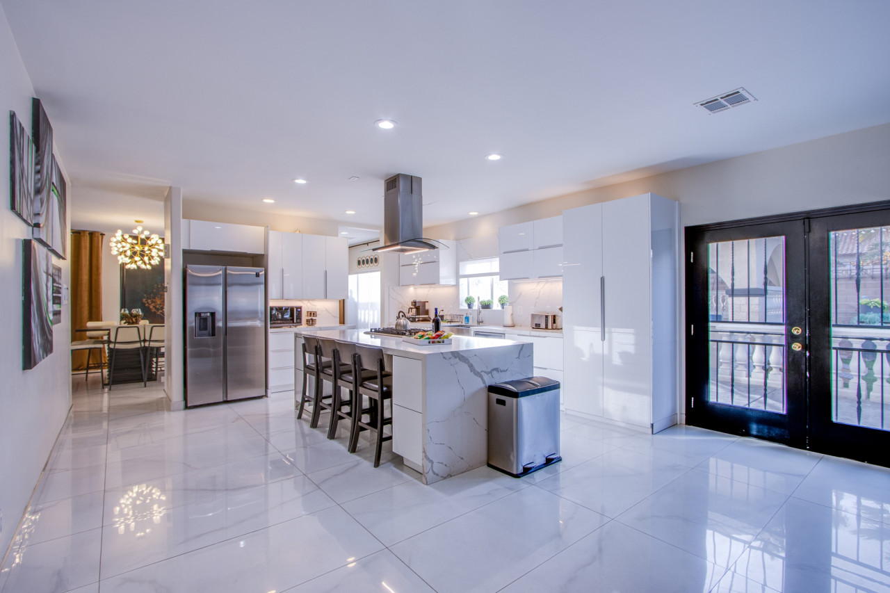 Experience the Vegas Royale, iconic themed Villa w/ pool - Photo 4