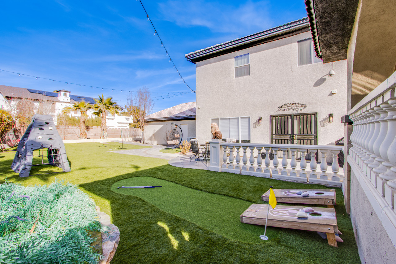 Experience the Vegas Royale, iconic themed Villa w/ pool - Photo 6