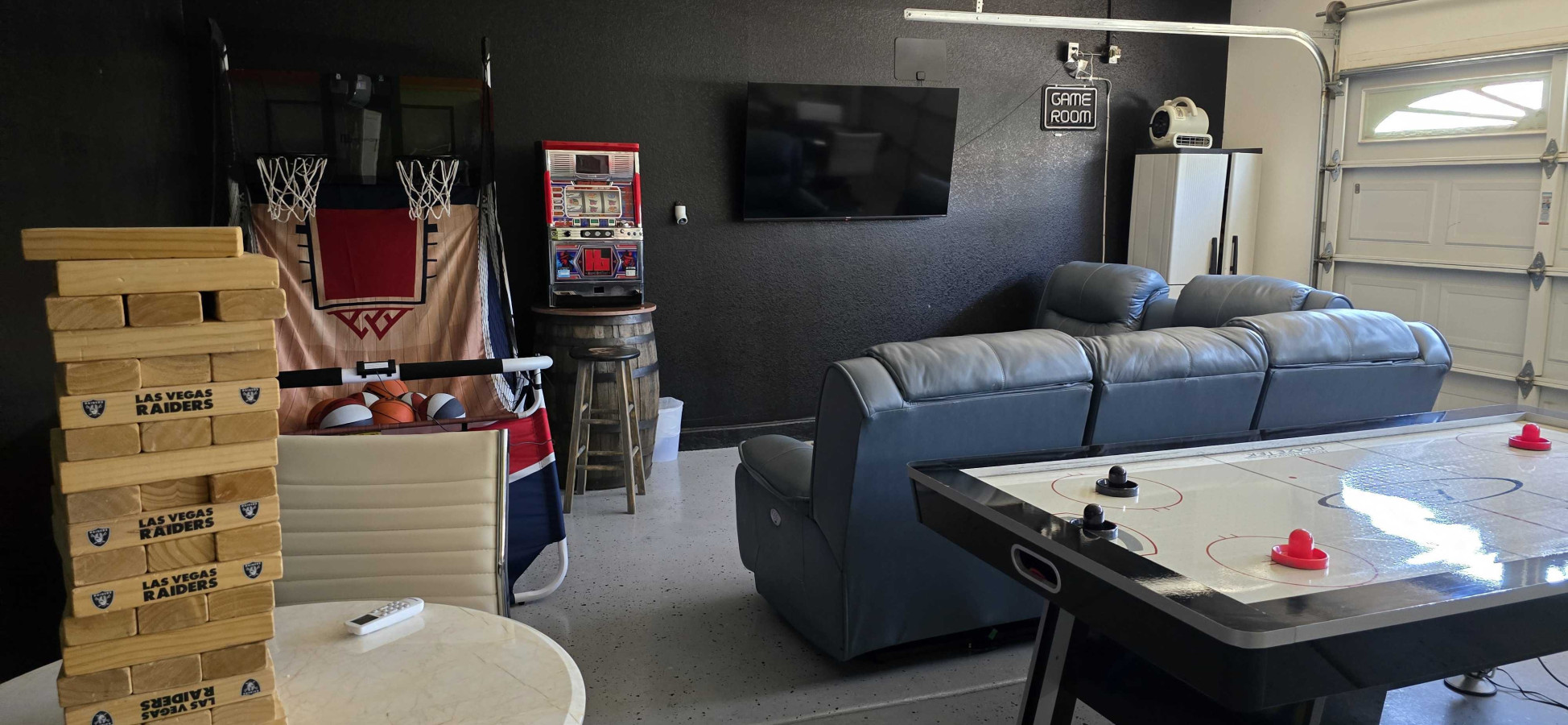 Experience the Vegas Royale, iconic themed Villa w/ pool - Photo 12