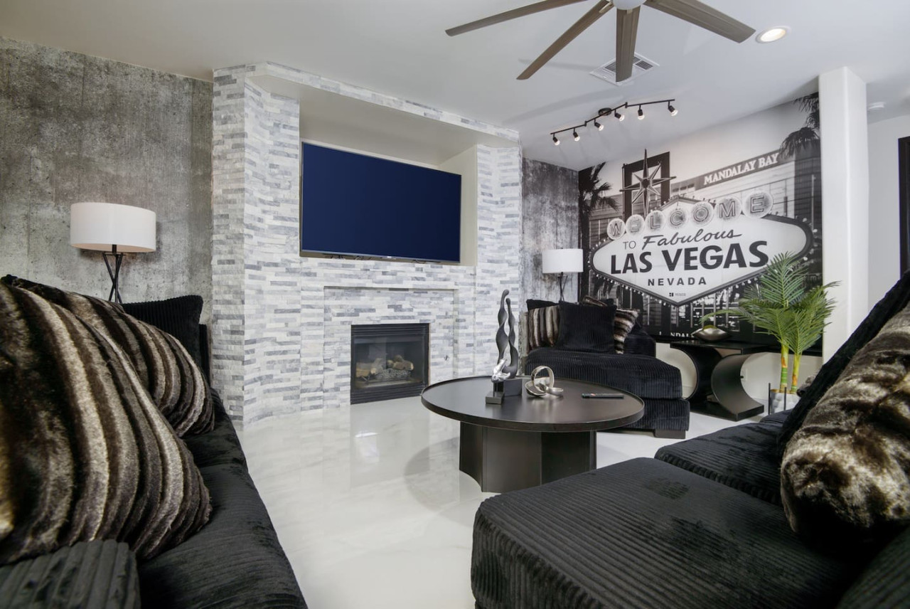Experience the Vegas Royale, iconic themed Villa w/ pool - Photo 1