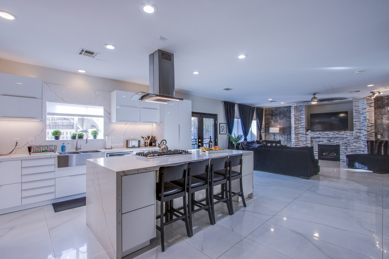 Experience the Vegas Royale, iconic themed Villa w/ pool