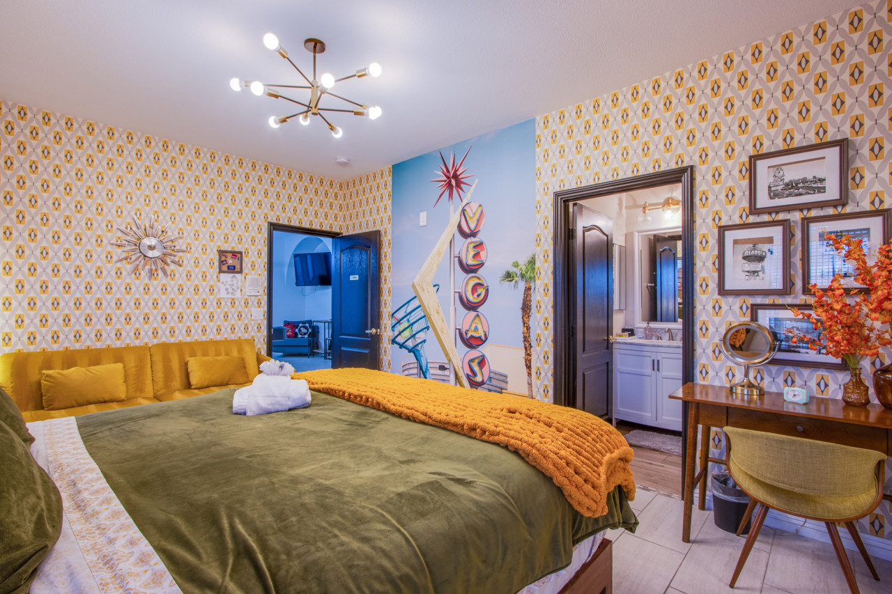 Experience the Vegas Royale, iconic themed Villa w/ pool