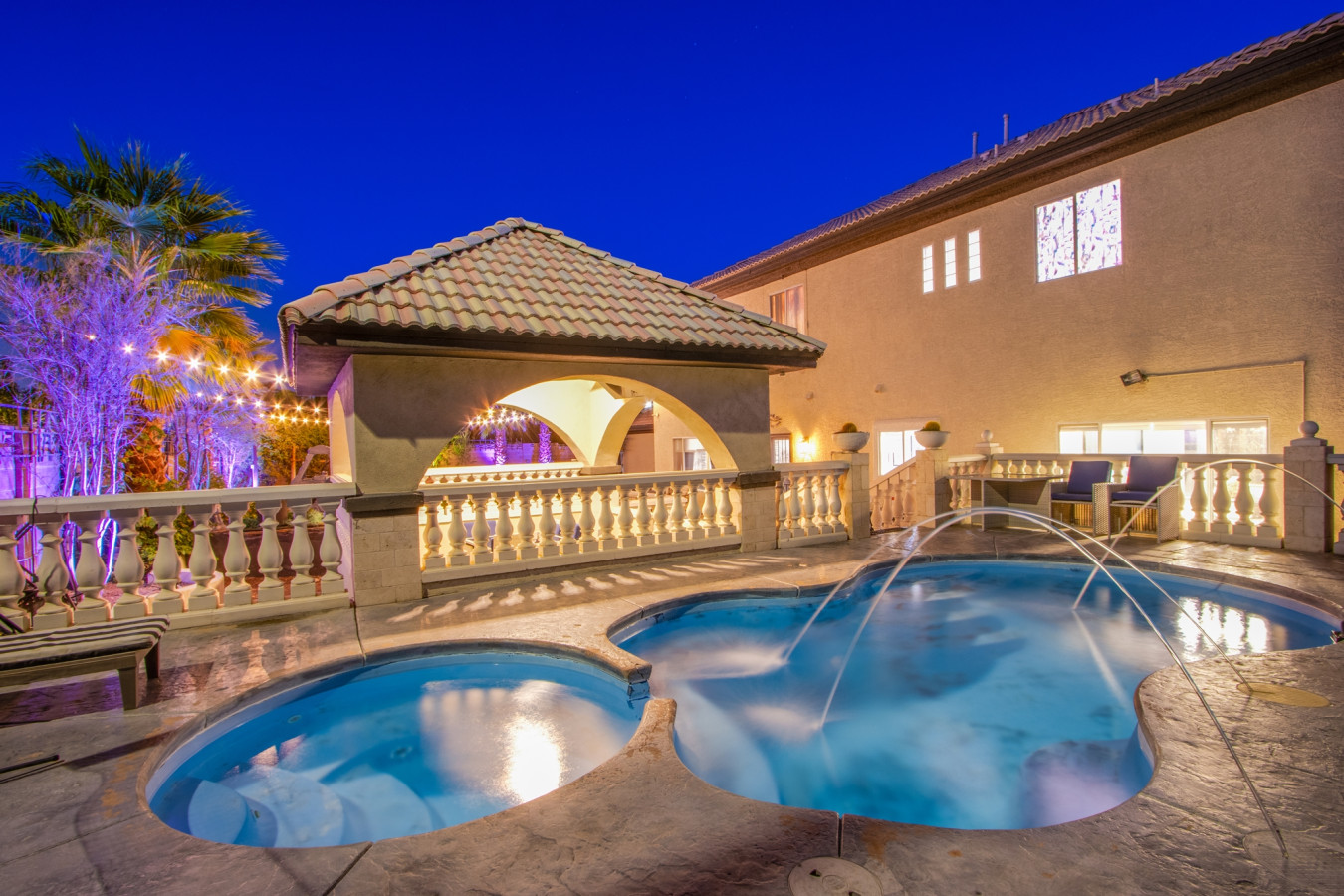 Experience the Vegas Royale, iconic themed Villa w/ pool - Photo 3