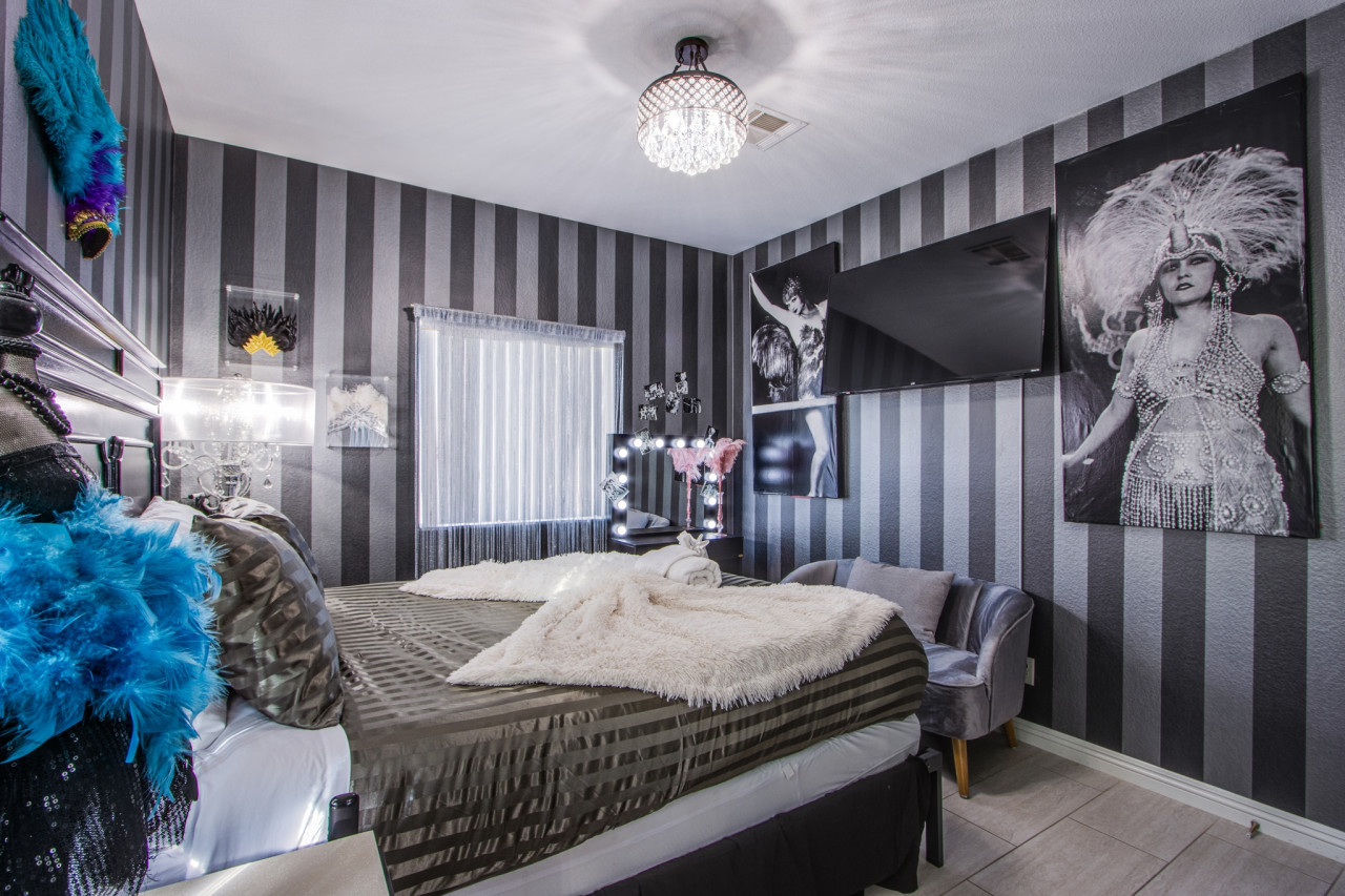 Experience the Vegas Royale, iconic themed Villa w/ pool