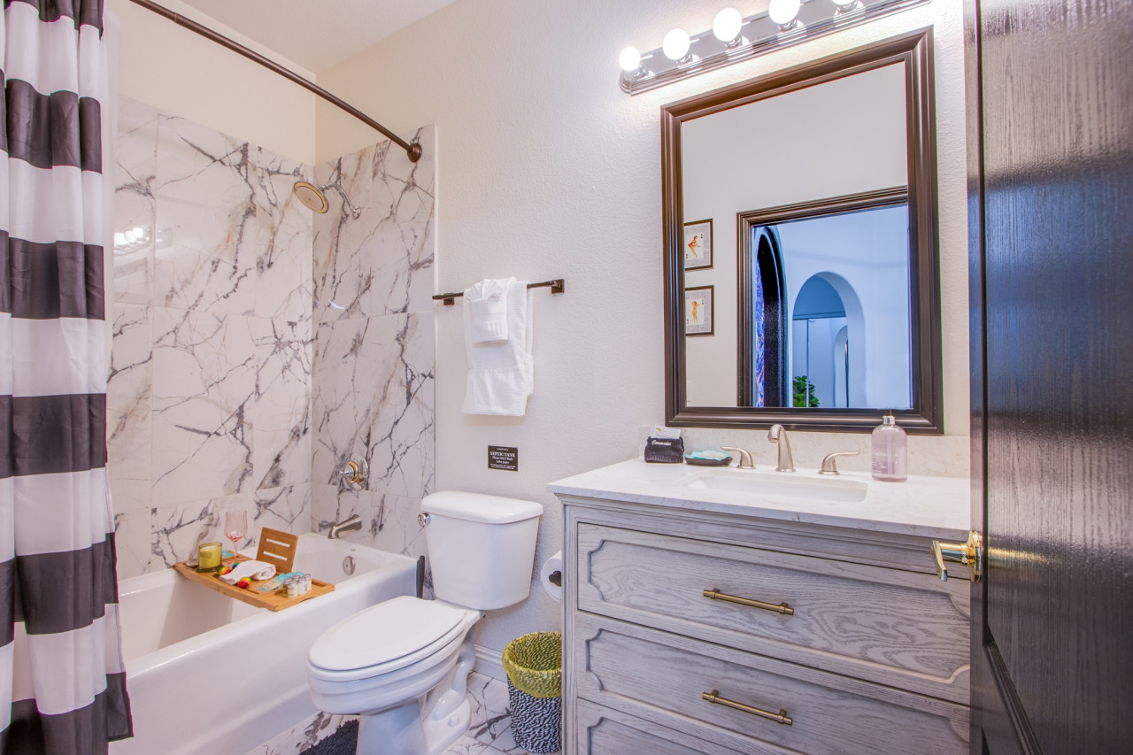 Experience the Vegas Royale, iconic themed Villa w/ pool