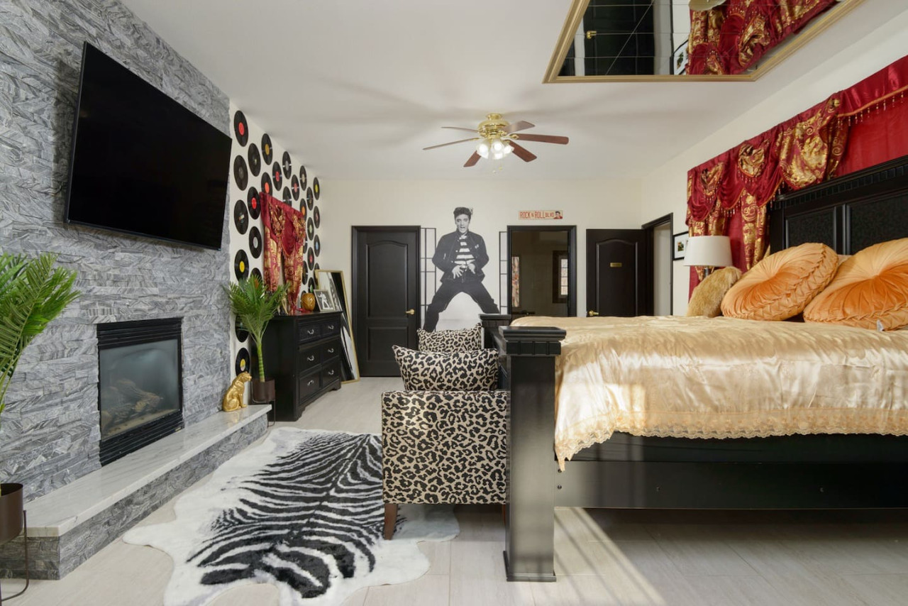 Experience the Vegas Royale, iconic themed Villa w/ pool