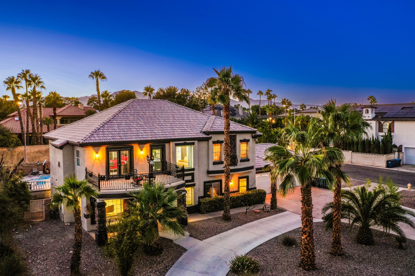 Experience the Vegas Royale, iconic themed Villa w/ pool