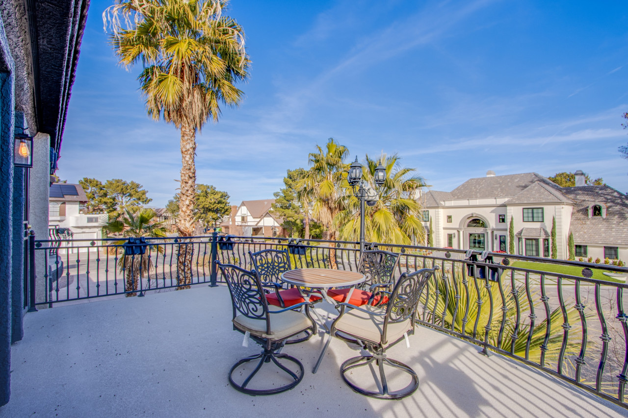 Experience the Vegas Royale, iconic themed Villa w/ pool