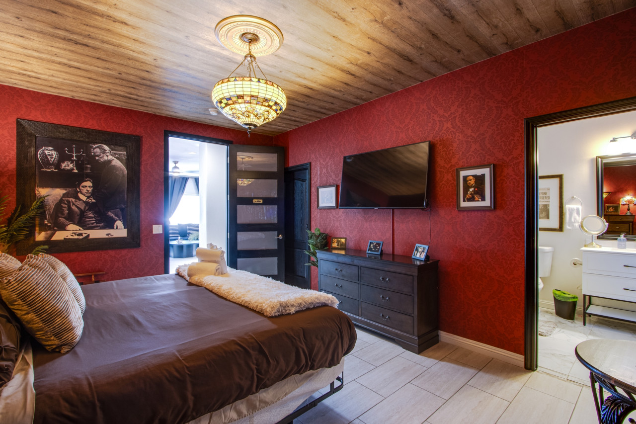 Experience the Vegas Royale, iconic themed Villa w/ pool