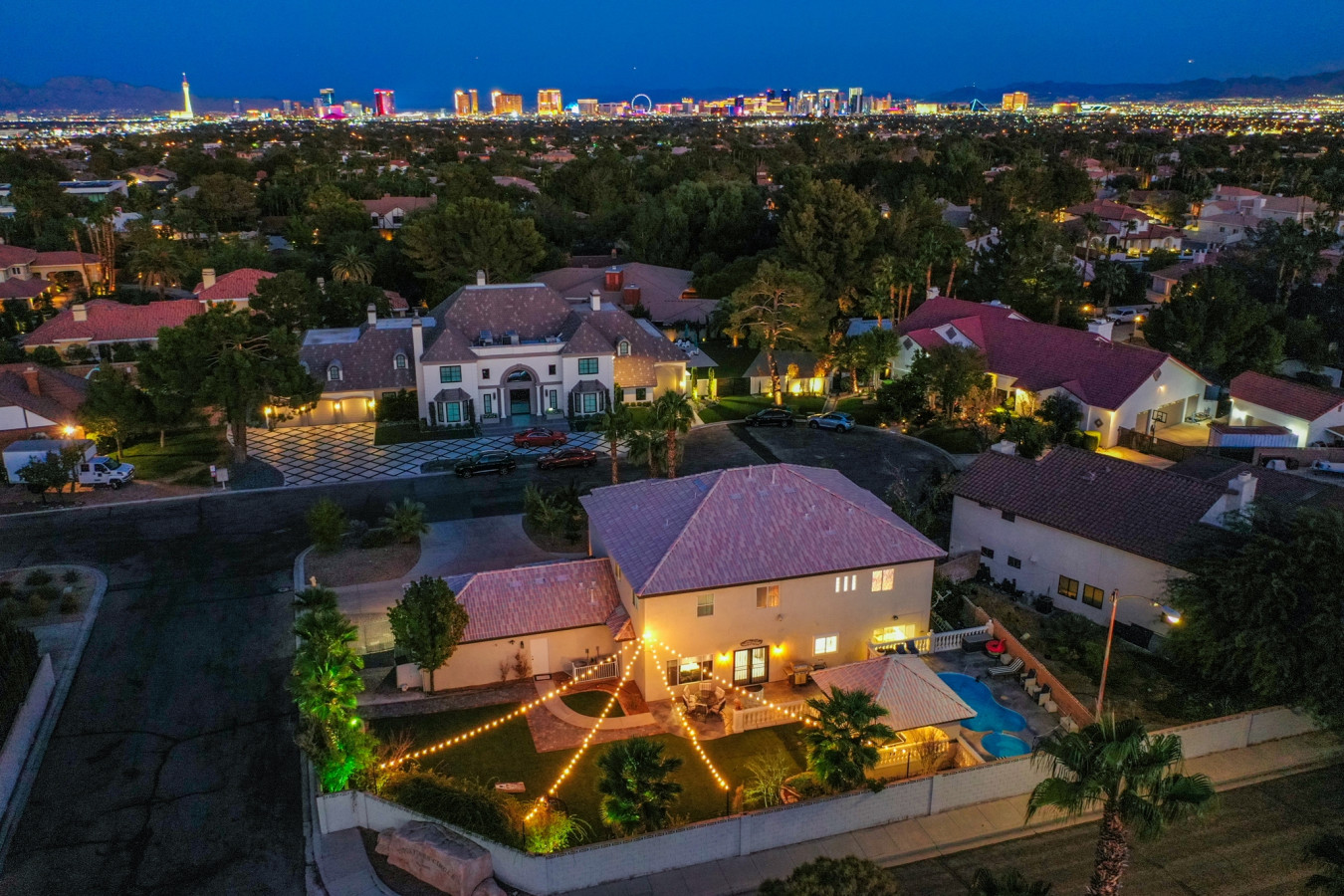 Experience the Vegas Royale, iconic themed Villa w/ pool