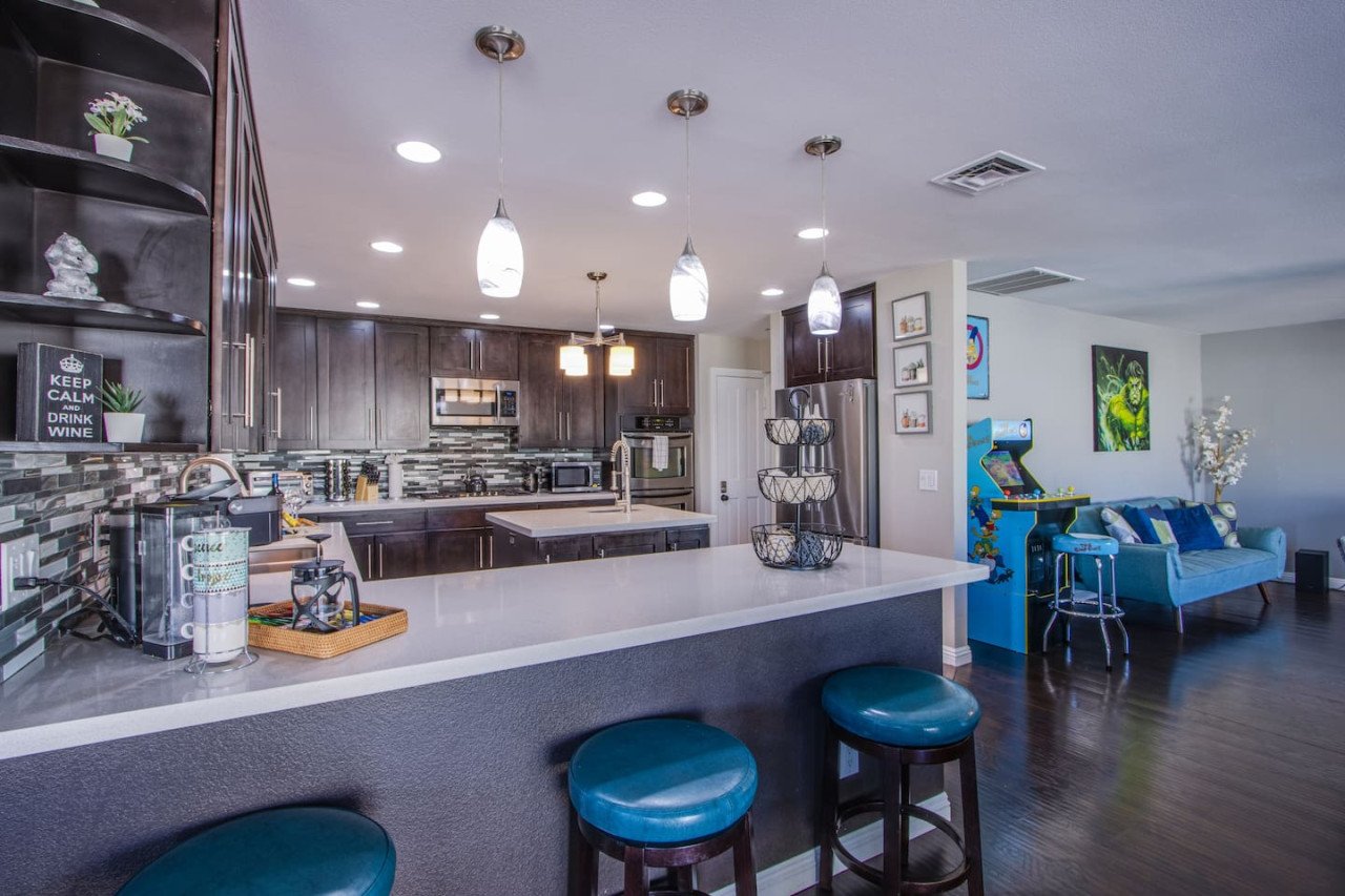 The Extended Stay Oasis | 5 BR, 4 BA Vegas Villa sleeps up to 16!