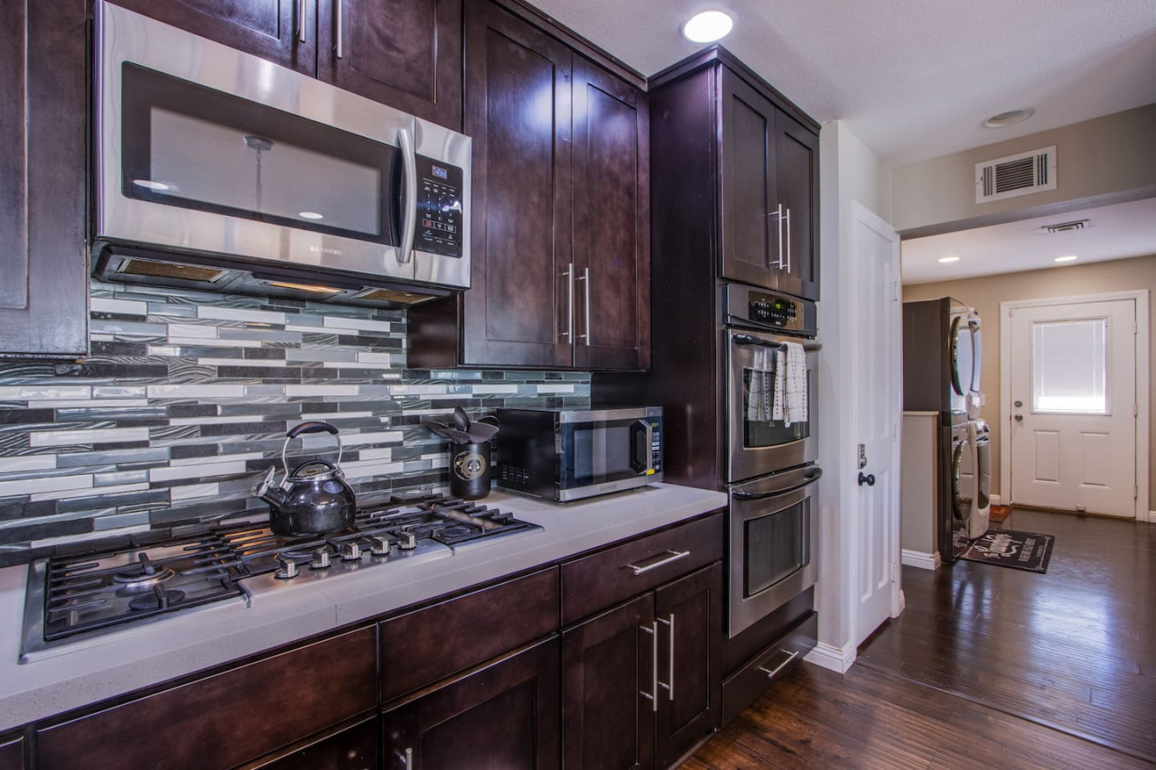 The Extended Stay Oasis | 5 BR, 4 BA Vegas Villa sleeps up to 16!