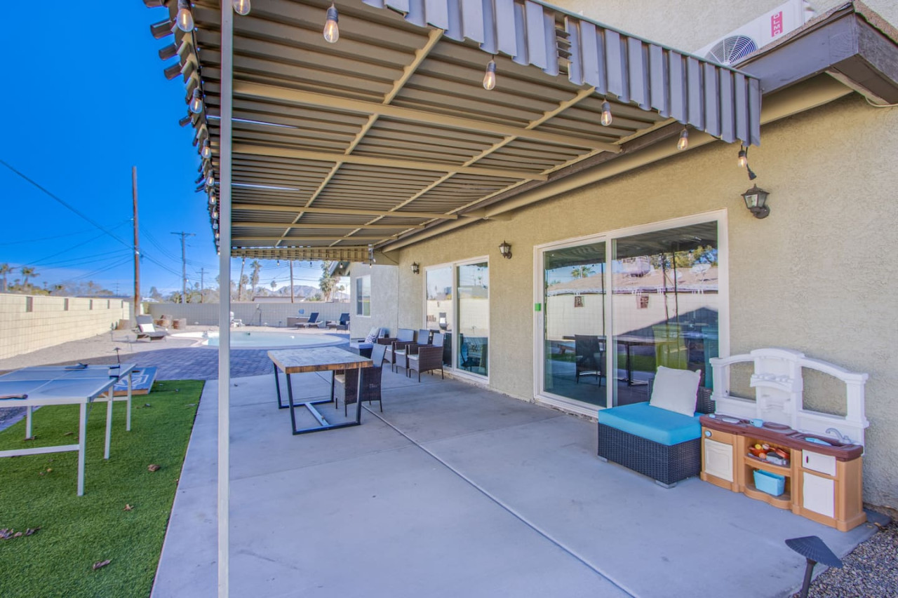 The Extended Stay Oasis | 5 BR, 4 BA Vegas Villa sleeps up to 16!