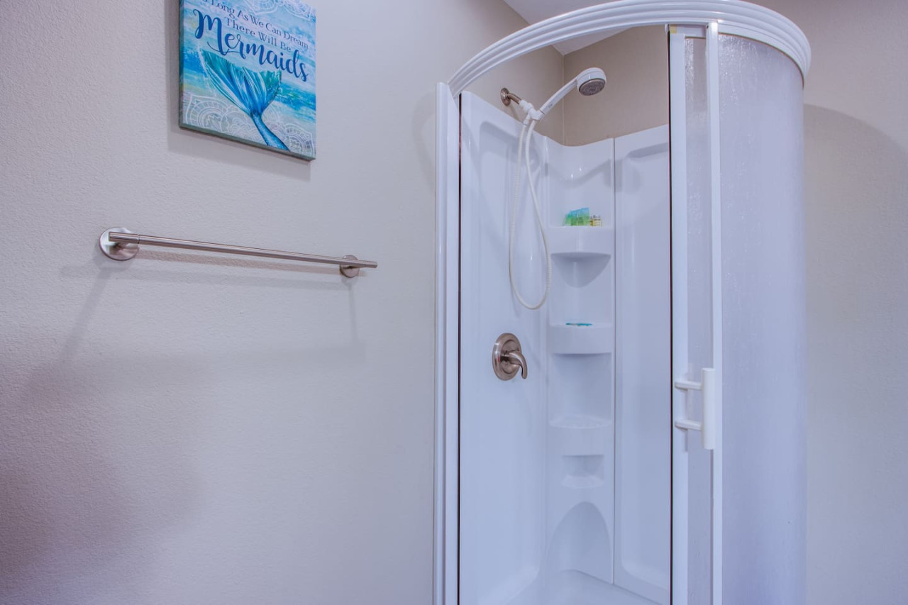 The Extended Stay Oasis | 5 BR, 4 BA Vegas Villa sleeps up to 16!