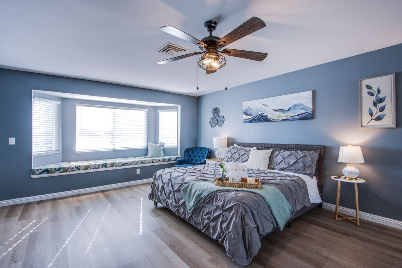 The Extended Stay Oasis | 5 BR, 4 BA Vegas Villa sleeps up to 16!