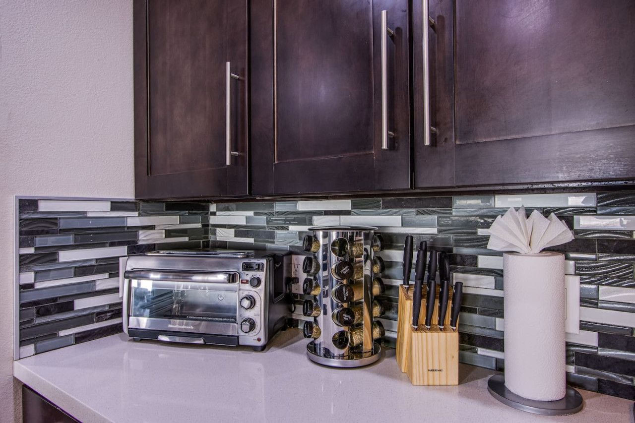 The Extended Stay Oasis | 5 BR, 4 BA Vegas Villa sleeps up to 16!