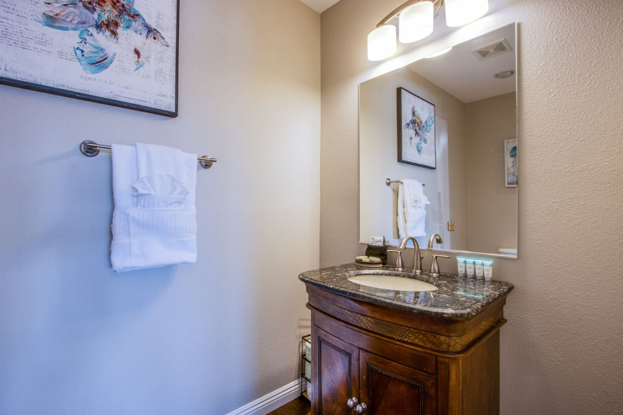 The Extended Stay Oasis | 5 BR, 4 BA Vegas Villa sleeps up to 16!