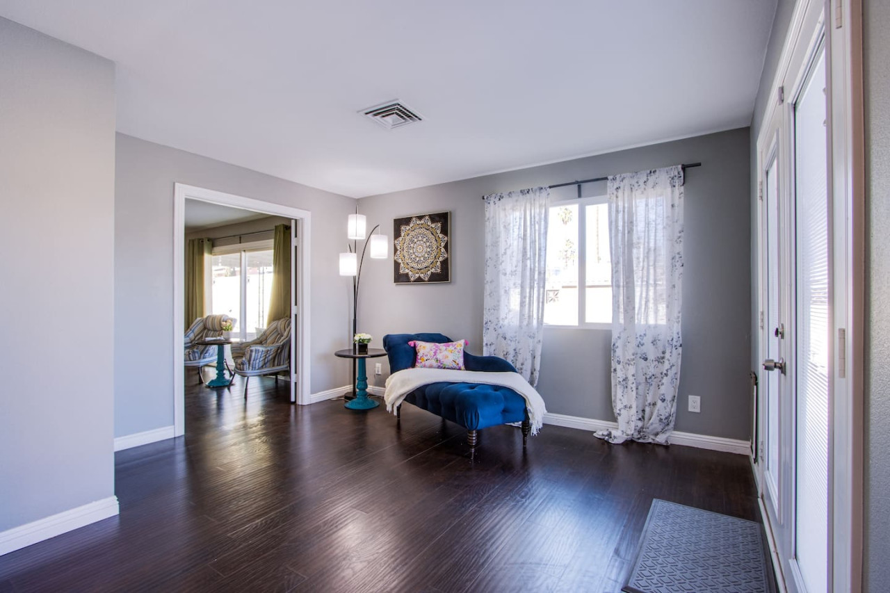The Extended Stay Oasis | 5 BR, 4 BA Vegas Villa sleeps up to 16!
