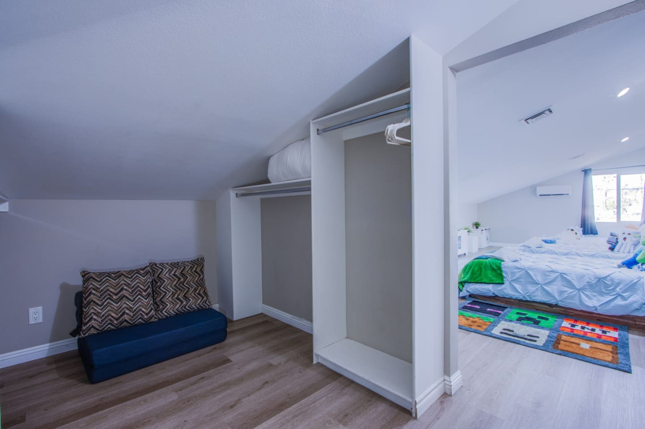 The Extended Stay Oasis | 5 BR, 4 BA Vegas Villa sleeps up to 16!