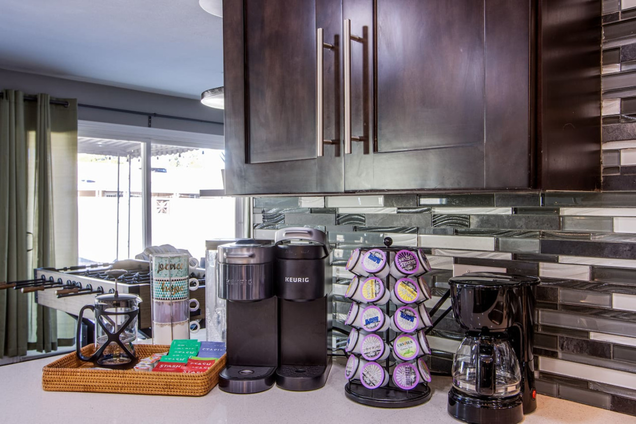 The Extended Stay Oasis | 5 BR, 4 BA Vegas Villa sleeps up to 16!