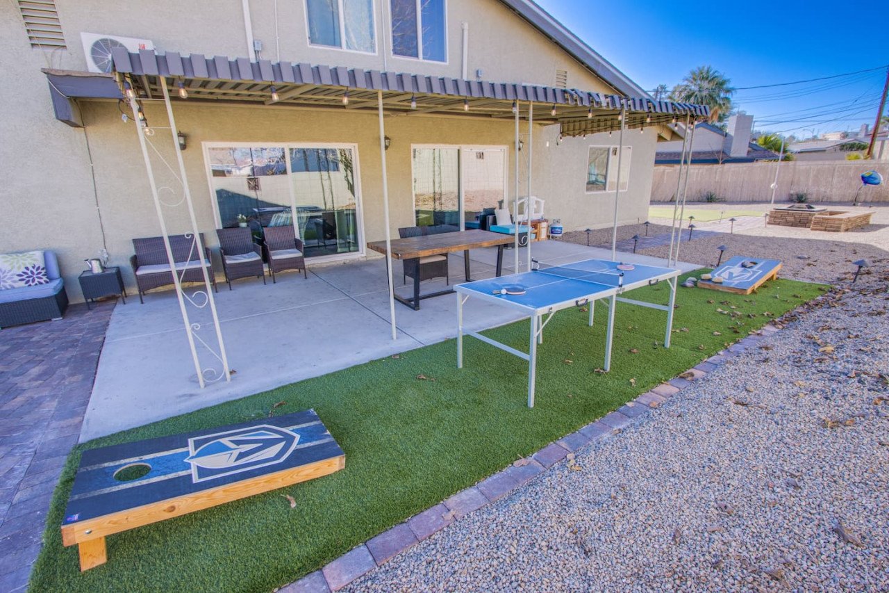 The Extended Stay Oasis | 5 BR, 4 BA Vegas Villa sleeps up to 16!